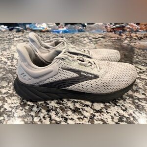 Brooks Athem 6 Light Gray Sneakers